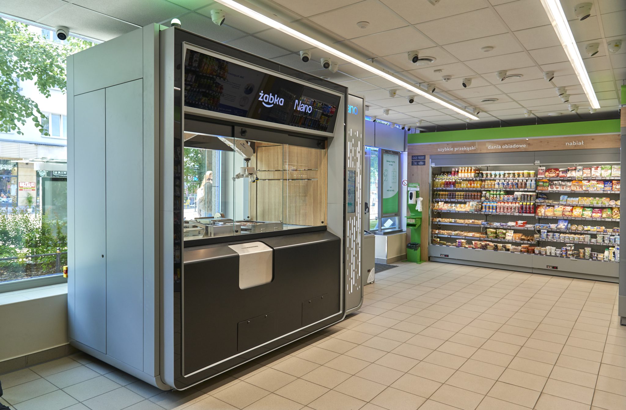 Robot vending machine at Zabka Nano.